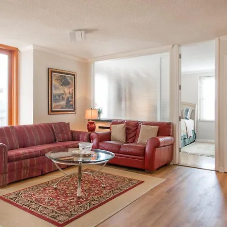 A Contemporary Unit, Central Downtown High-Rise!